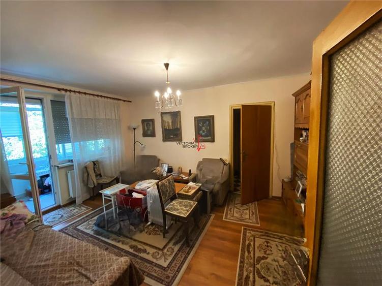 Apartament cu 3 camere semidecomandat în Vatra Luminoasă