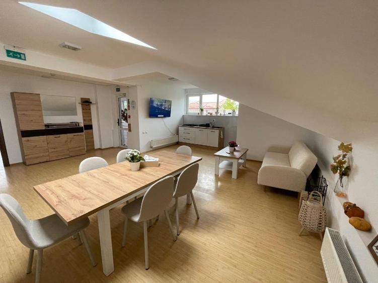 Apartament cu 4 camere decomandat, mobilat în Prelungirea Ghencea