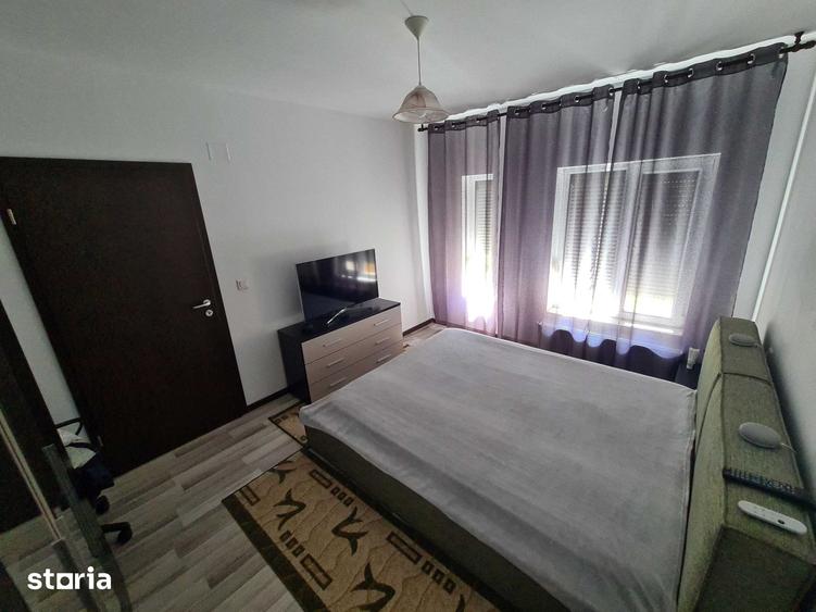 Casă cu 6 camere cu Teren 300 Mp în Dumbrăvița