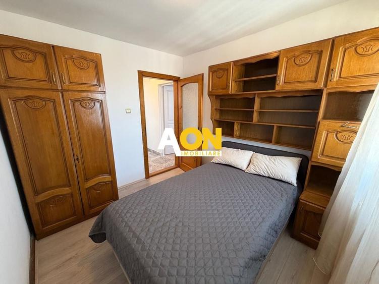Apartament cu 3 camere semidecomandat, mobilat în Cetate