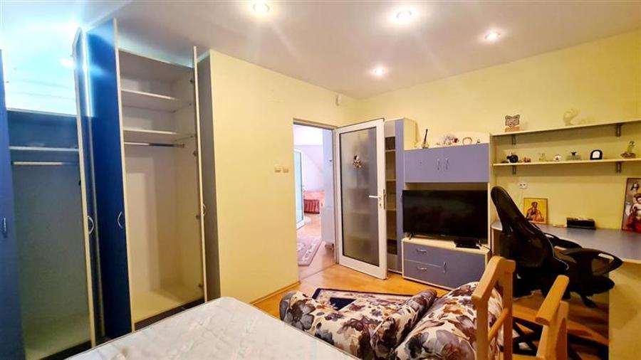 Casă individuală cu 4 camere cu Piscina în Fratelia