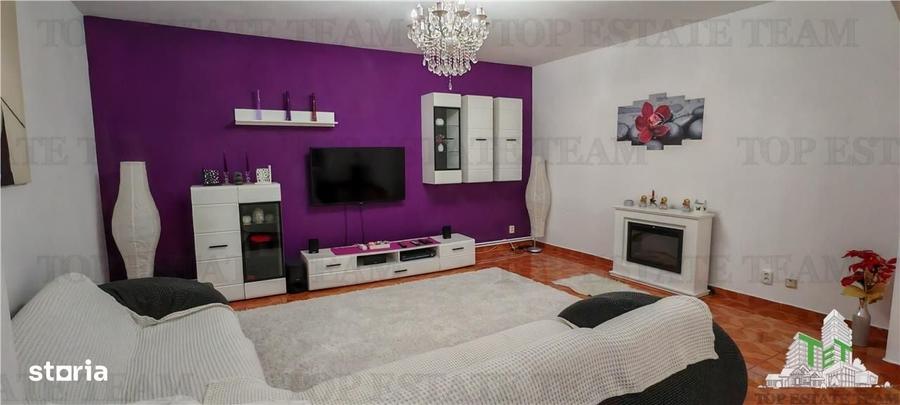 Casă cu 4 camere în Roșu