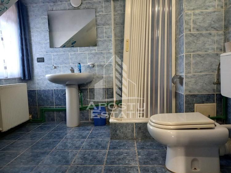 Casă individuală cu 20 camere cu Canalizare în Central