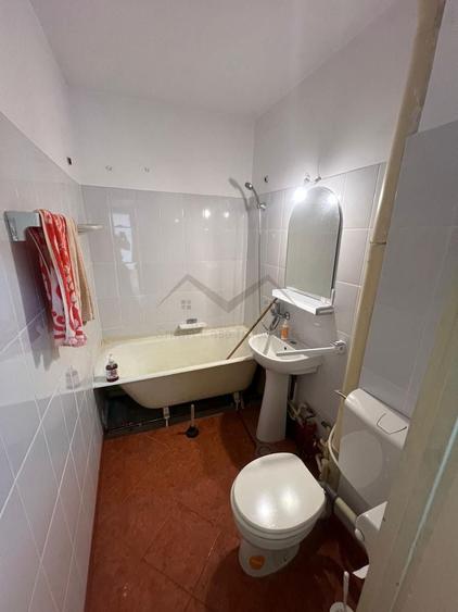 Apartament cu 2 camere decomandat în Podu Roș