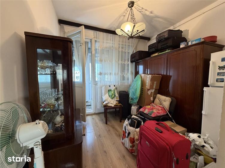 Apartament cu 4 camere în Drumul Taberei