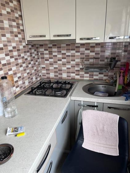 Apartament cu 3 camere decomandat, mobilat în Craiovița Nouă