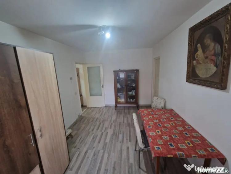 Apartament cu 2 camere semidecomandat în Traian