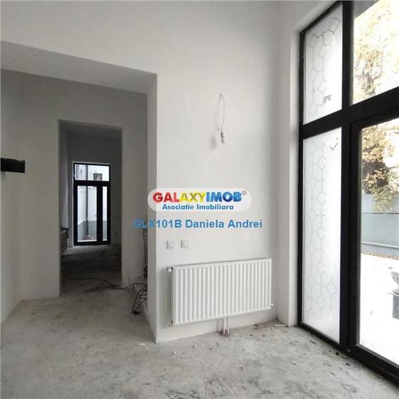 Casă cu 26 camere cu Teren 450 Mp în Calea Victoriei