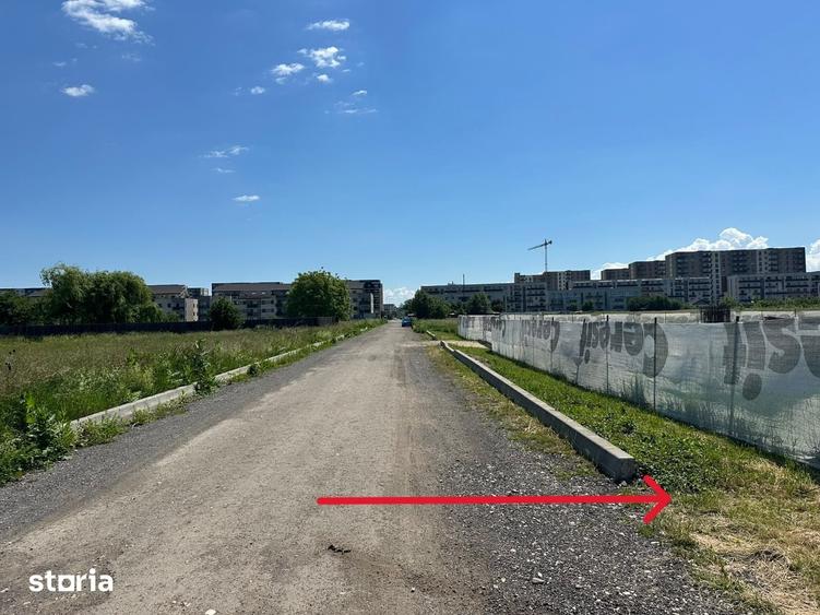 Teren de 700 mp, în Tractorul