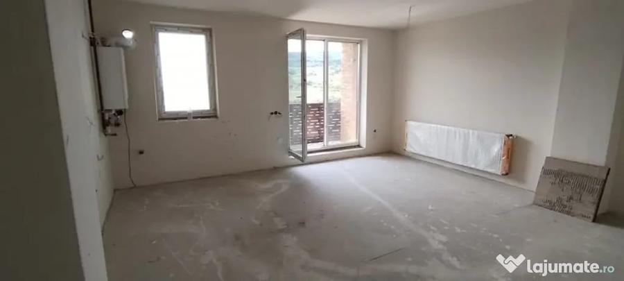 Apartament cu 2 camere semidecomandat în Chinteni
