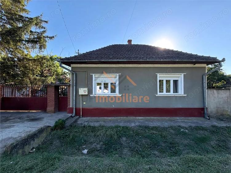 Casă cu 3 camere cu Teren 620 Mp în Santăul Mare