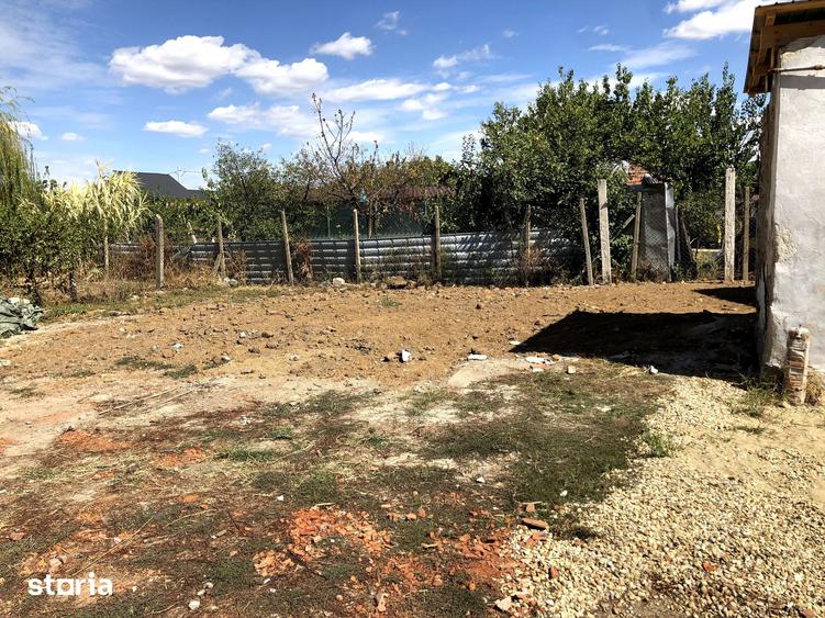 Casă cu 3 camere cu Teren 1438 Mp în Central