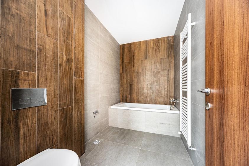 Apartament cu 4 camere decomandat în Metalurgiei