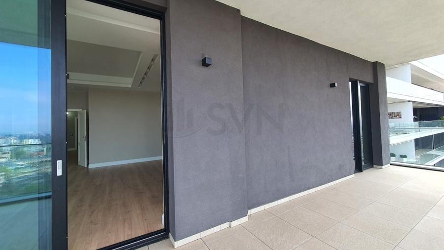 Penthouse cu 5 camere decomandat în Herăstrău