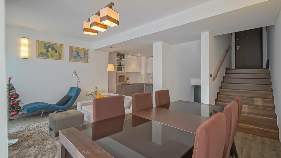Apartament cu 3 camere decomandat, mobilat în 13 Decembrie