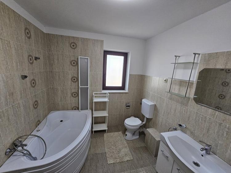 Duplex cu 4 camere cu Teren 300 Mp în Europa