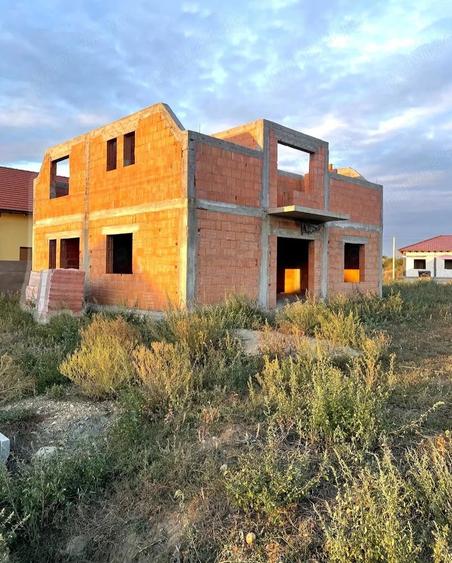 Casă cu Teren 650 Mp în Pădureni