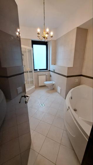 Apartament cu 4 camere decomandat în Aviatorilor