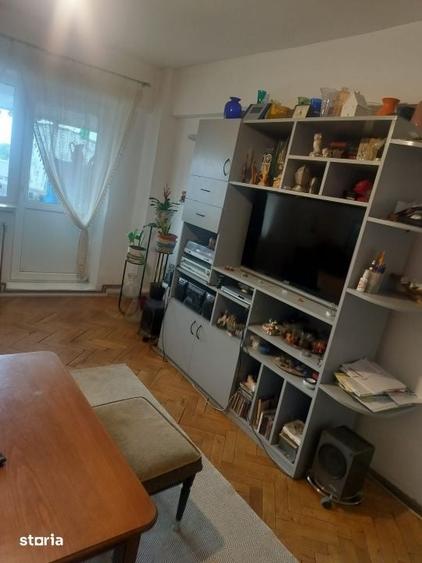 Apartament cu 3 camere decomandat în Siloz