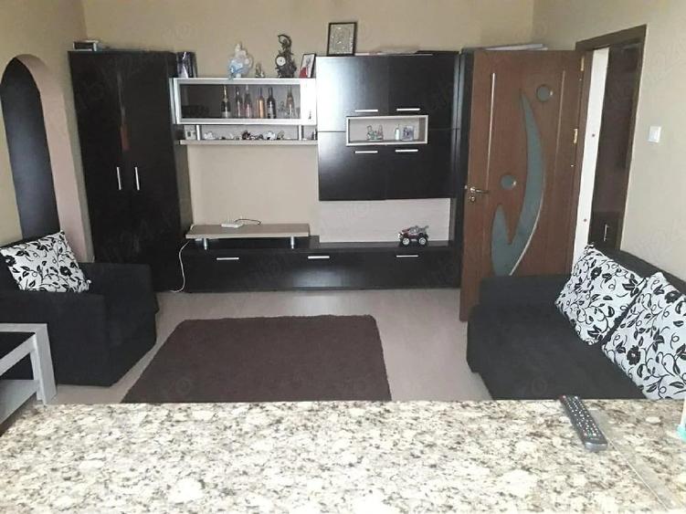Apartament cu 2 camere semidecomandat în Craiovei