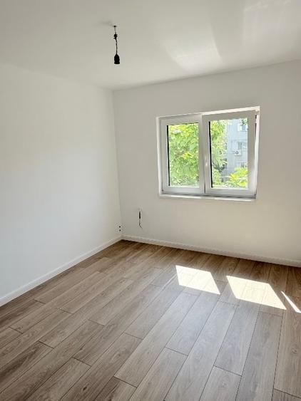 Apartament cu 3 camere decomandat în Micro 19