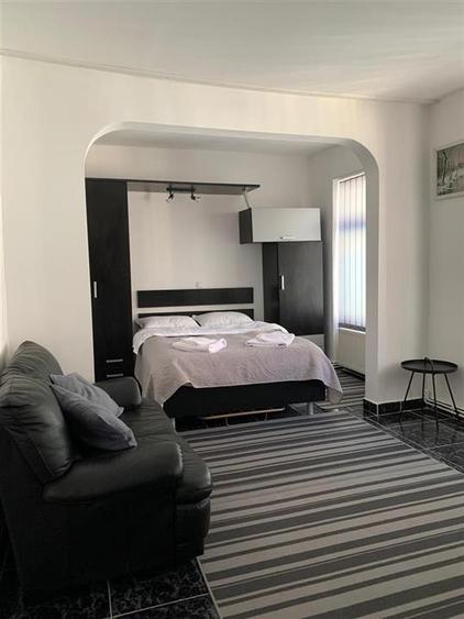 Apartament cu 2 camere semidecomandat, mobilat în Centrul Istoric