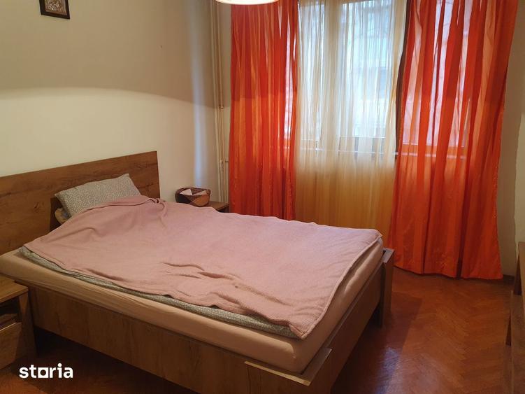 Apartament cu 4 camere decomandat în Drumul Taberei