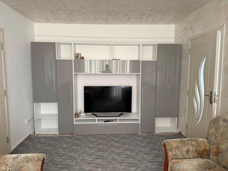 Inchiriez apartament 2 camere zona Podul Ros - 1