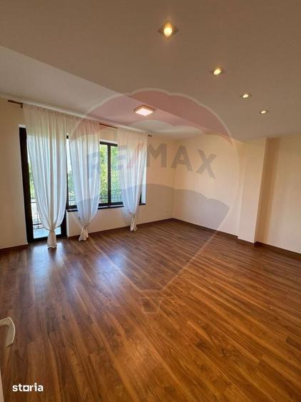 Casă cu 4 camere cu Teren 800 Mp în Central