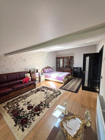 Casă cu 6 camere cu Teren 235 Mp în Rahova