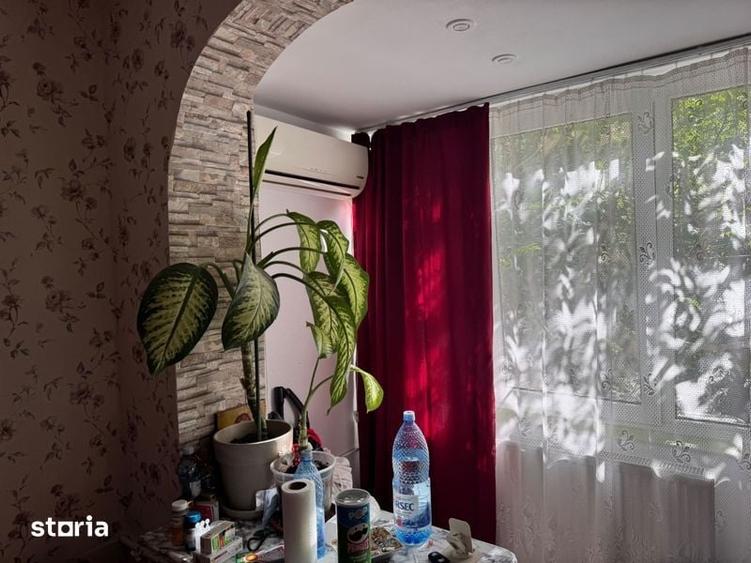 Garsonieră decomandată în Titan