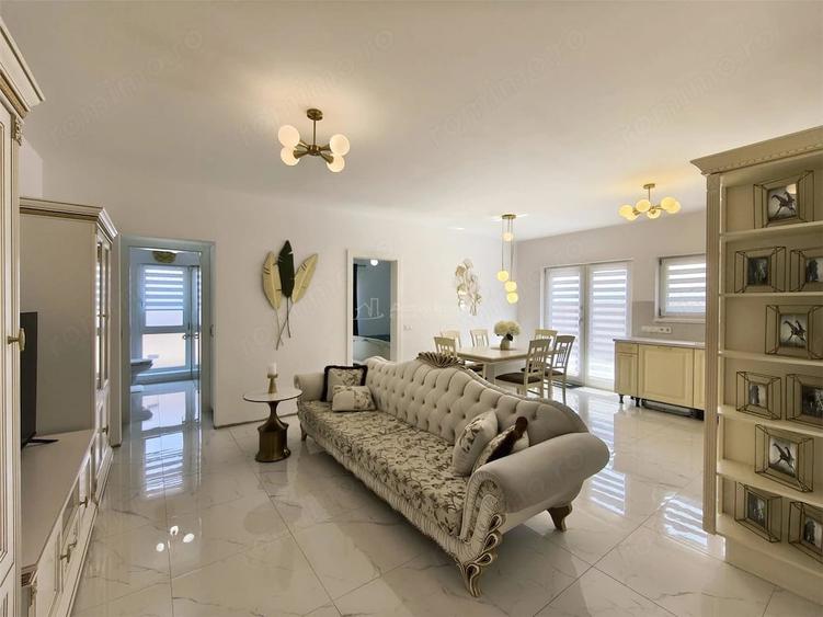 Apartament cu 3 camere semidecomandat în Periferie