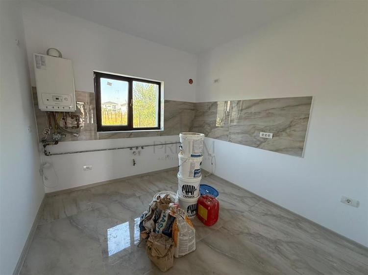 Duplex cu 5 camere cu Canalizare în Moșnița Nouă