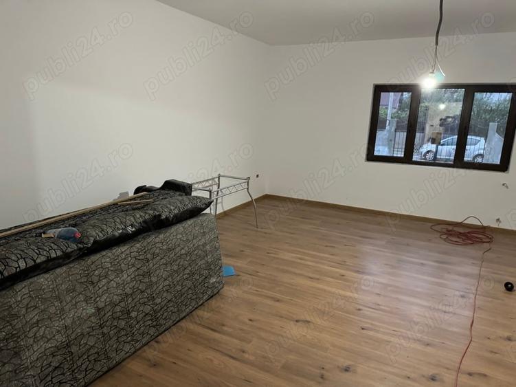 Casă cu 5 camere cu Teren 250 Mp în Chercea