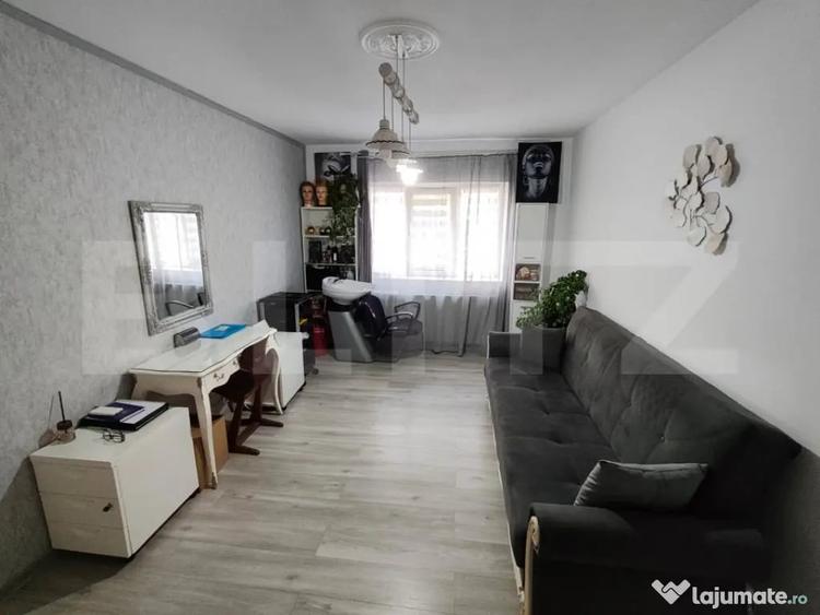 Apartament cu 3 camere decomandat în Sud