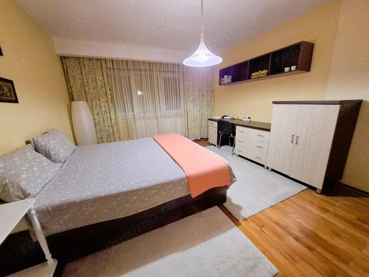Casă cu 6 camere cu Teren 3150 Mp în Central