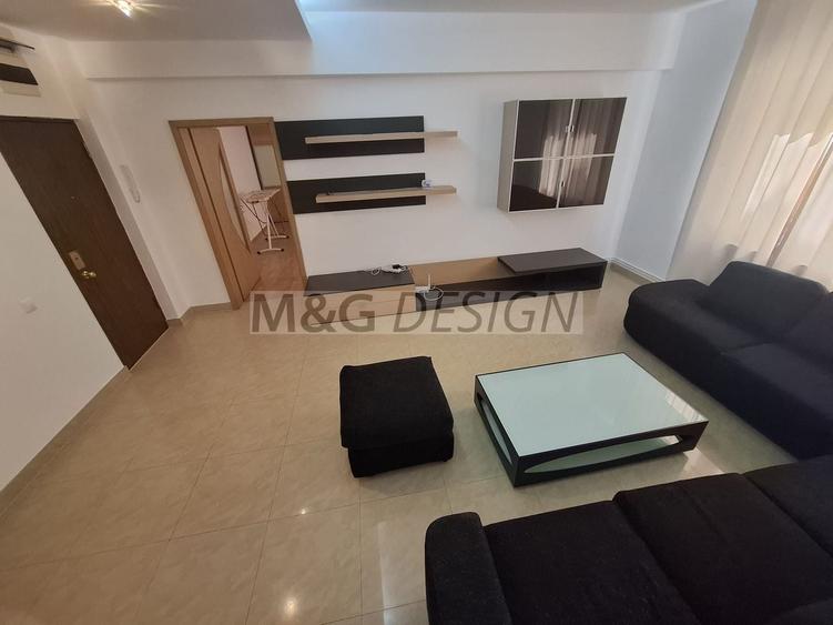 Apartament cu 3 camere semidecomandat, mobilat în Central