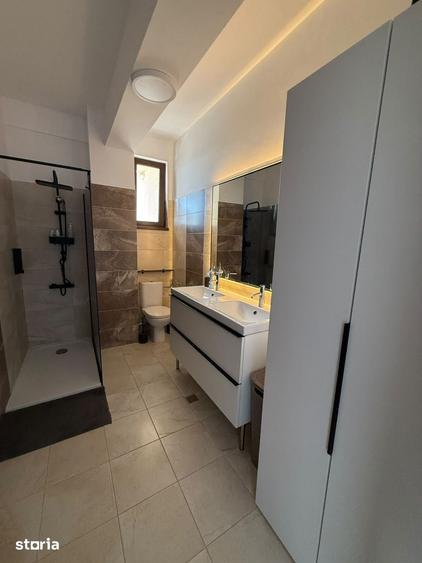 Apartament cu 3 camere în Apărătorii Patriei