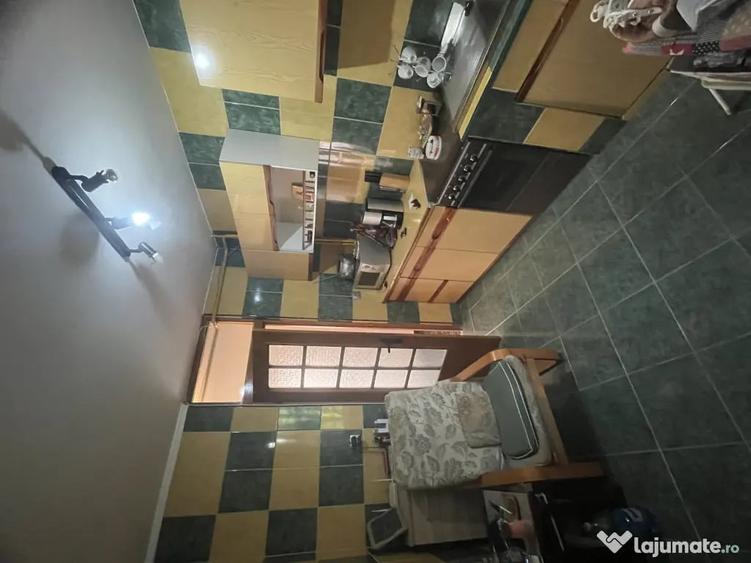 Apartament cu 3 camere decomandat în Vâlcea
