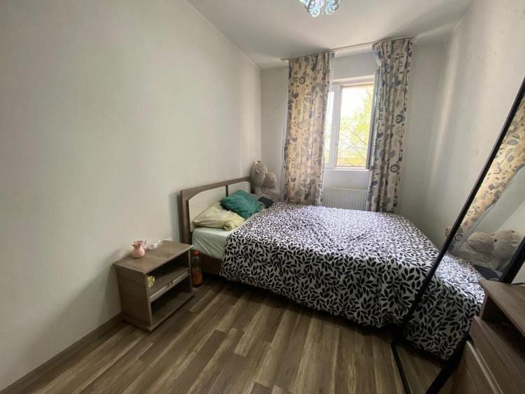 Apartament cu 3 camere semidecomandat, mobilat în Țiglari