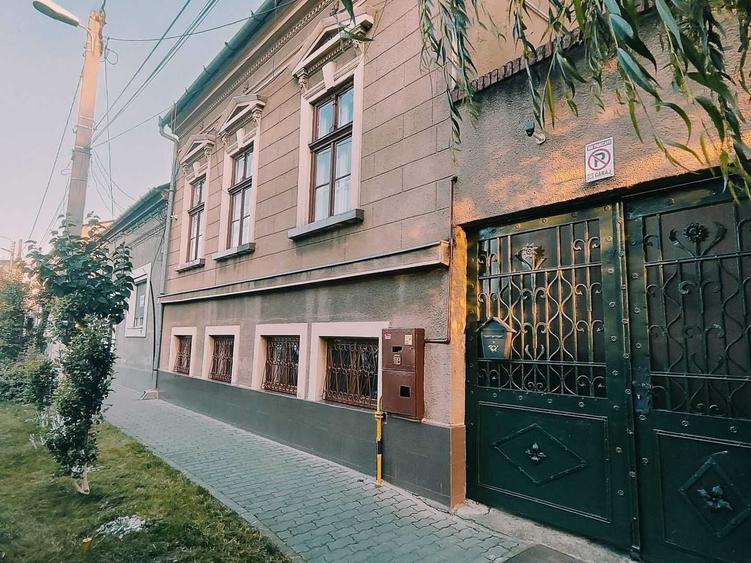 Casă cu 4 camere cu Teren 293 Mp în Central