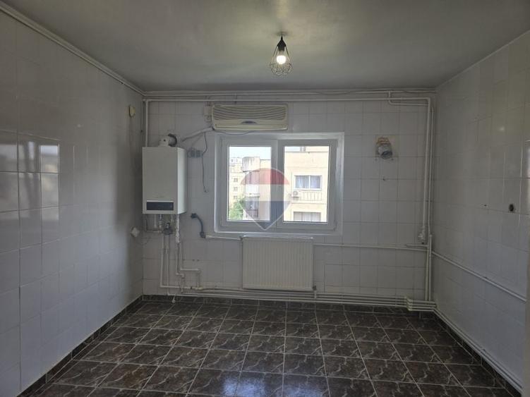 Apartament cu 3 camere decomandat în Berceni