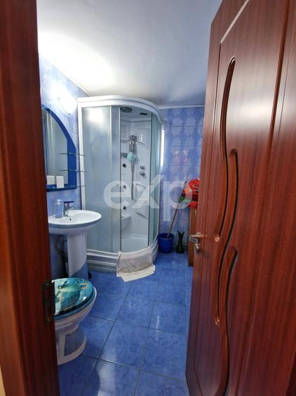 Apartament cu 3 camere semidecomandat, mobilat în Micro 12