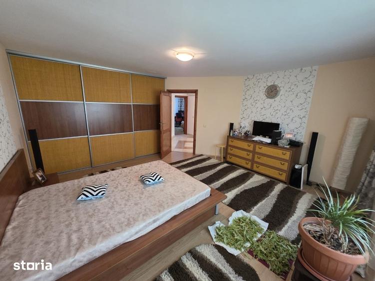 Casă cu 5 camere cu Teren 310 Mp în Sălăjan