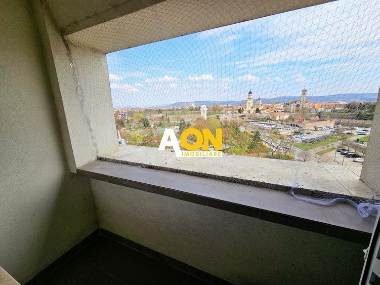 Garsonieră decomandată, mobilată în Cetate
