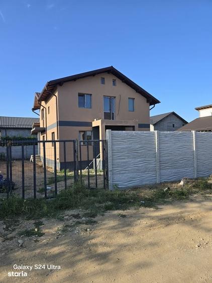 Casă cu 4 camere în Bariera Vâlcii