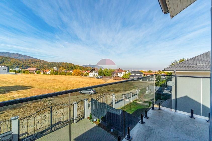 Casă individuală cu 5 camere cu Teren 400 Mp în Bunloc