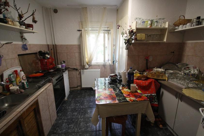 Apartament cu 3 camere decomandat în Girocului
