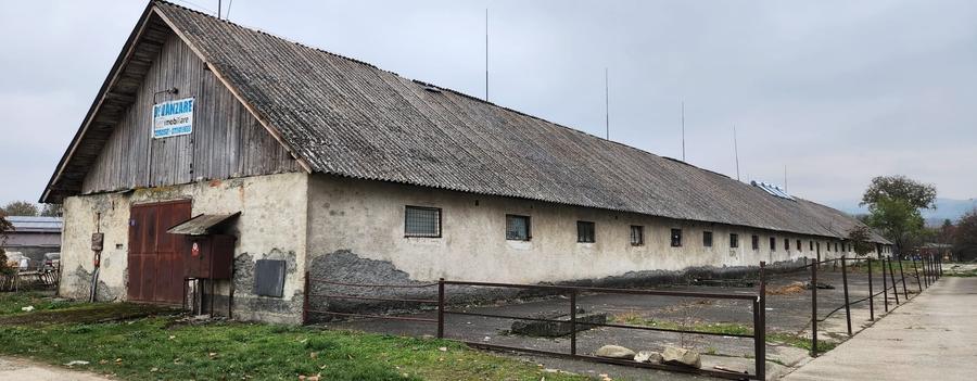 Spațiu industrial, de 1,000 mp, în Budila