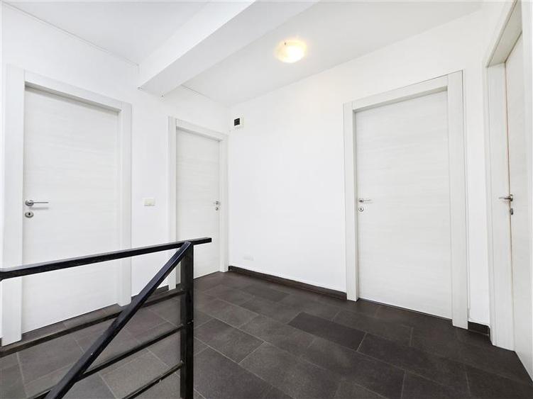 Duplex cu 4 camere cu Canalizare în Domnești